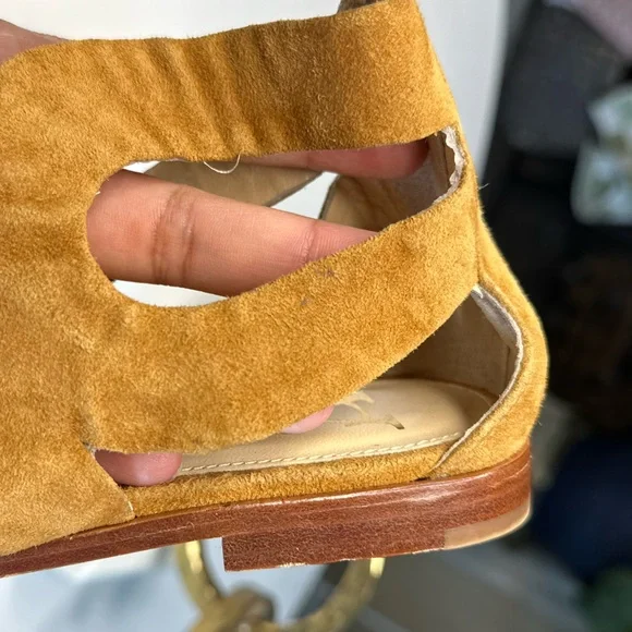 Vince Camuto VC Signature Tabor tan camel suede tassel gladiator sandal size 8 - Picture 7 of 8